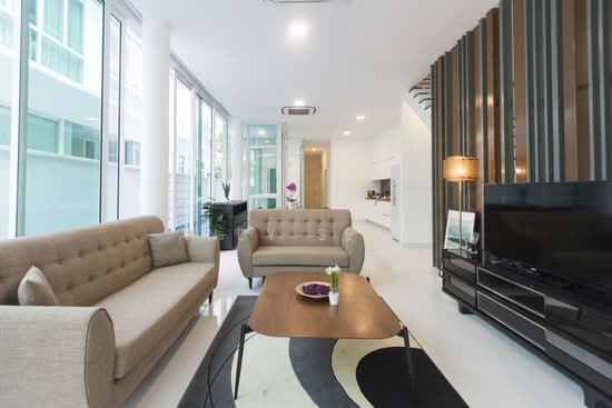 Sennett Estate Semi-Detached Sold Andy Seng — Living Room