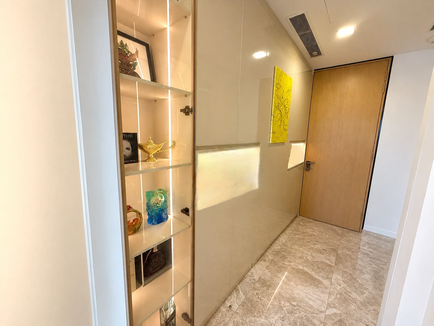 Private lift lobby